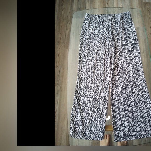 Tahari Black and White Wide Leg Pants - Picture 3 of 3